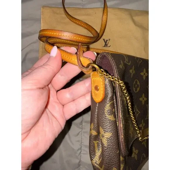 Louis Vuitton Favorite MM Monogram Crossbody bag - Picture 3 of 10